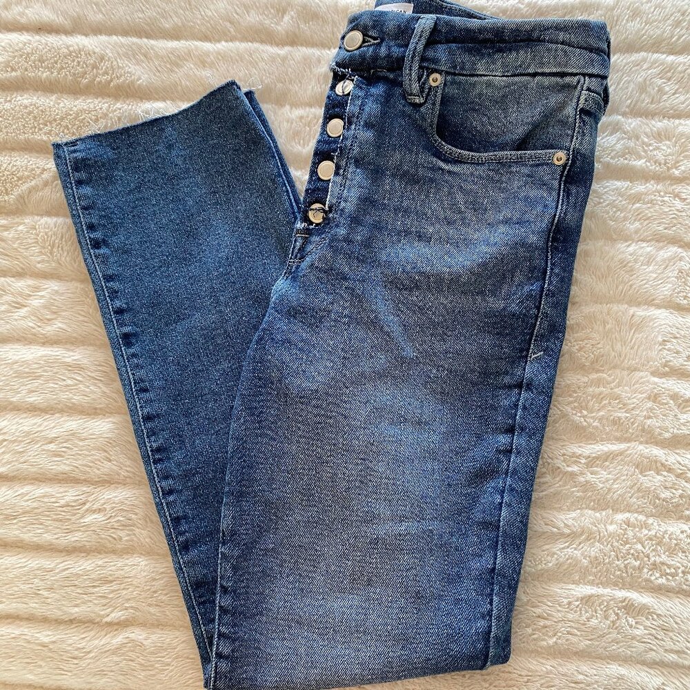 Good American Classic Slim Fit, Straight Leg Jeans, Size 8/29. NWT.
